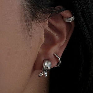 Chic Silver Knotwear