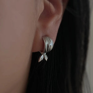 Chic Silver Knotwear