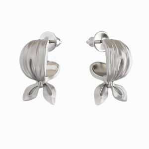 Chic Silver Knotwear