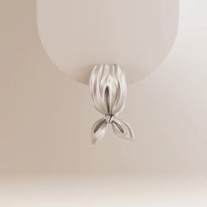 Chic Silver Knotwear