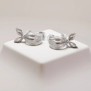 Chic Silver Knotwear