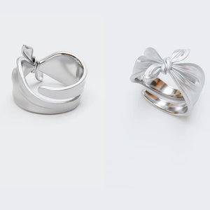 Elegant Knot Silver Ring