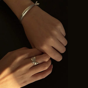 Elegant Knot Silver Ring